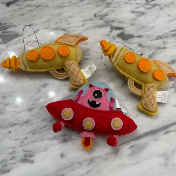 NWT Colorful Spaceship Alien Futuristic Felt Ornament Set - Picture 2 of 2
